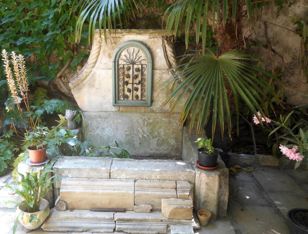 Logis De La Meschaussee, Dans Donjon Du Xie Siecle Canet  外观 照片