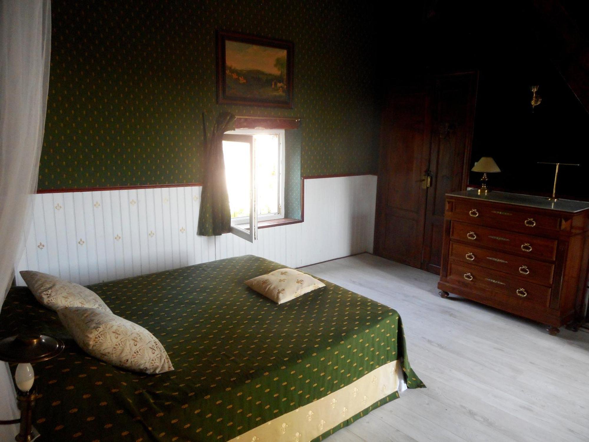 Logis De La Meschaussee, Dans Donjon Du Xie Siecle Canet  外观 照片