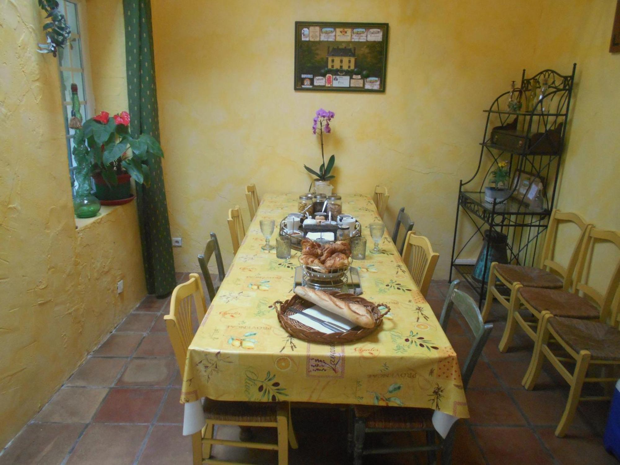Logis De La Meschaussee, Dans Donjon Du Xie Siecle Canet  外观 照片